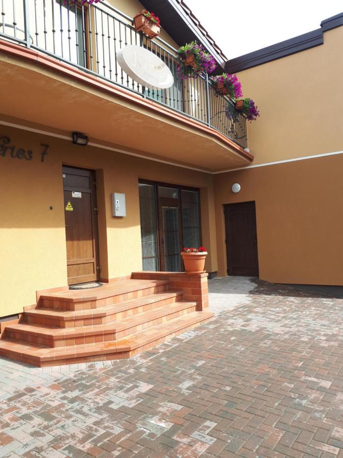 Juro Guest House Siauliai  Ngoại thất bức ảnh